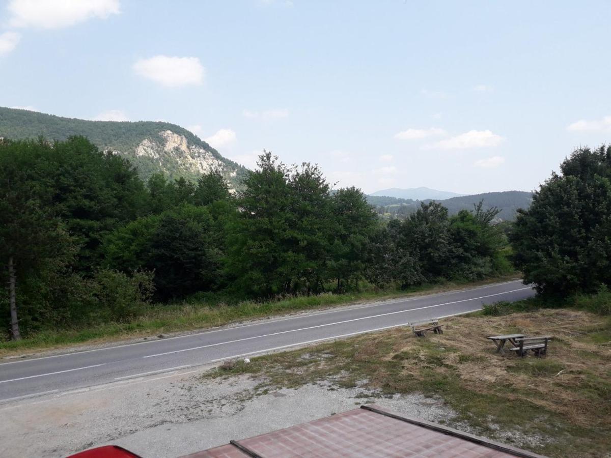 Prenociste Vitas Bed & Breakfast Miljevina Exterior foto