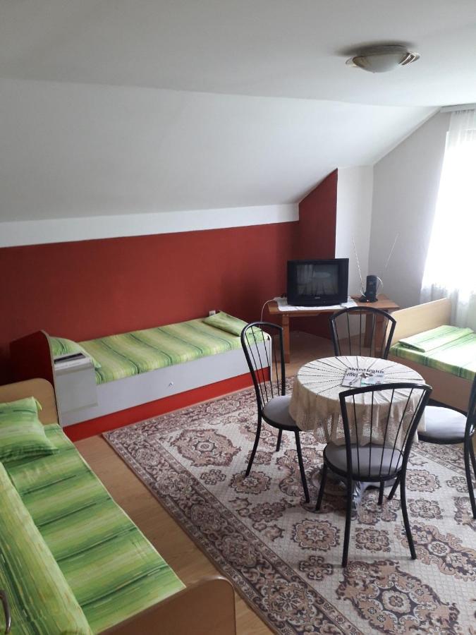Prenociste Vitas Bed & Breakfast Miljevina Exterior foto