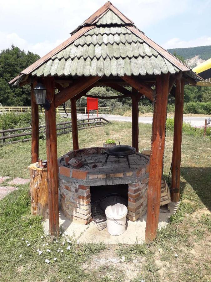 Prenociste Vitas Bed & Breakfast Miljevina Exterior foto