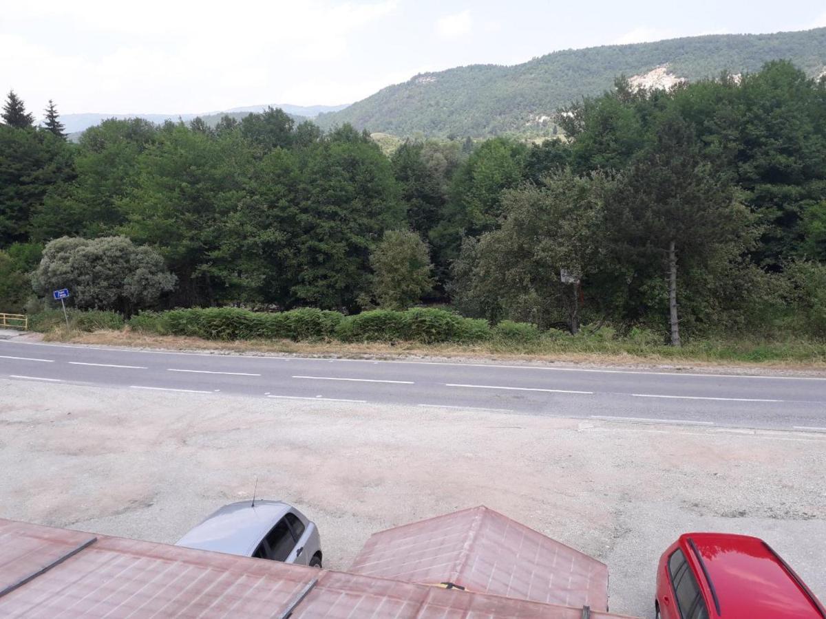 Prenociste Vitas Bed & Breakfast Miljevina Exterior foto